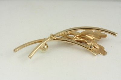 Vintage Costume Jewelry Richelieu Gold Tone Faux Pearl Brooch Pin 
